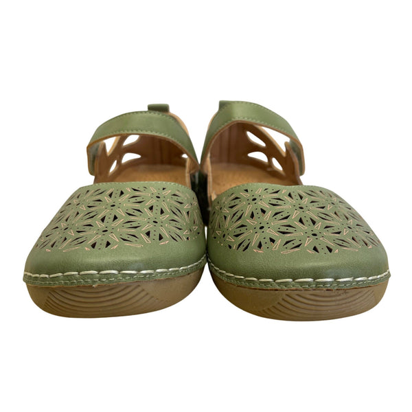 Good Choice Women’s Olive Perforated Floral Design Faryn Flat Shoes Sz 10