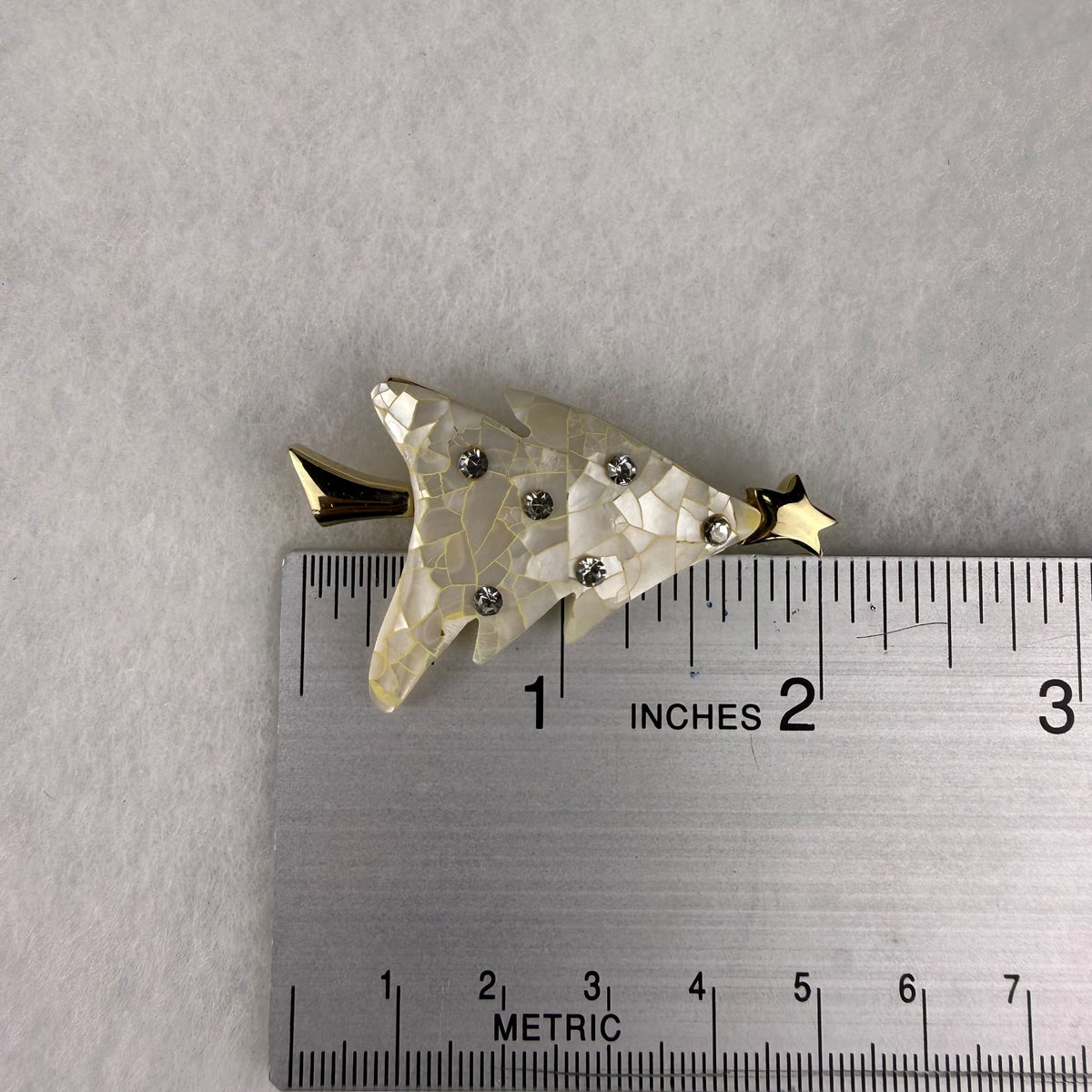 LC Liz Claibone Rhinestone Christmas Tree Pin Gold Tone Pearl-Like Mosaic Brooch