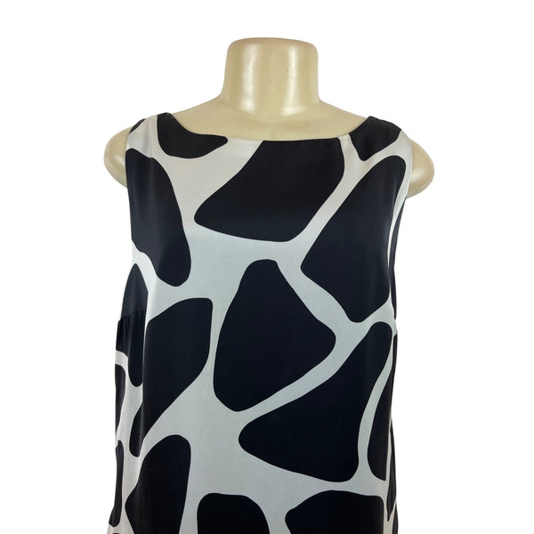 Black & White Sleeveless Shift Dress With Back Zipper Closure By Bebe Tailor