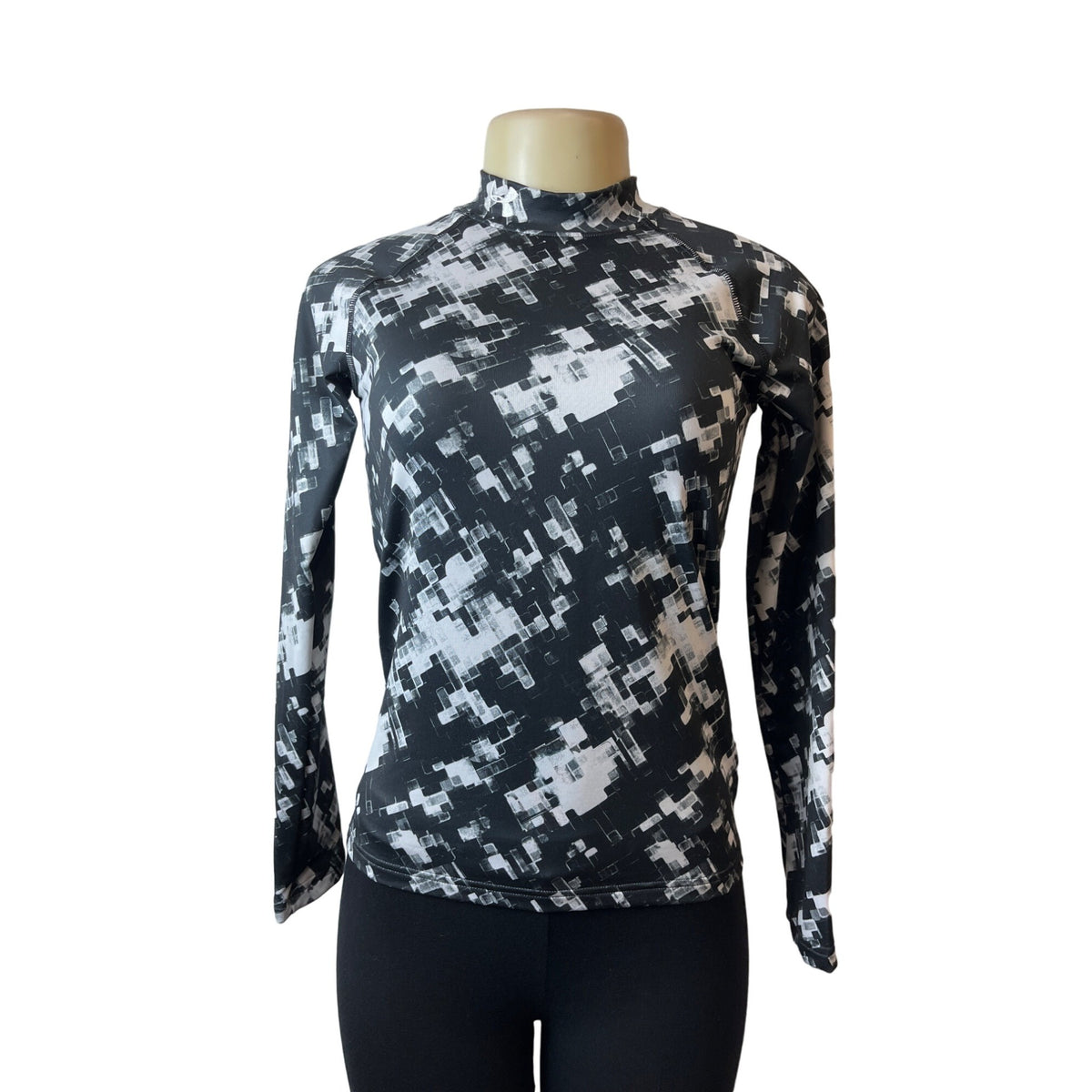 Under Armour Girl's Youth Black & White Digital Camo Design Shirt YLG Large