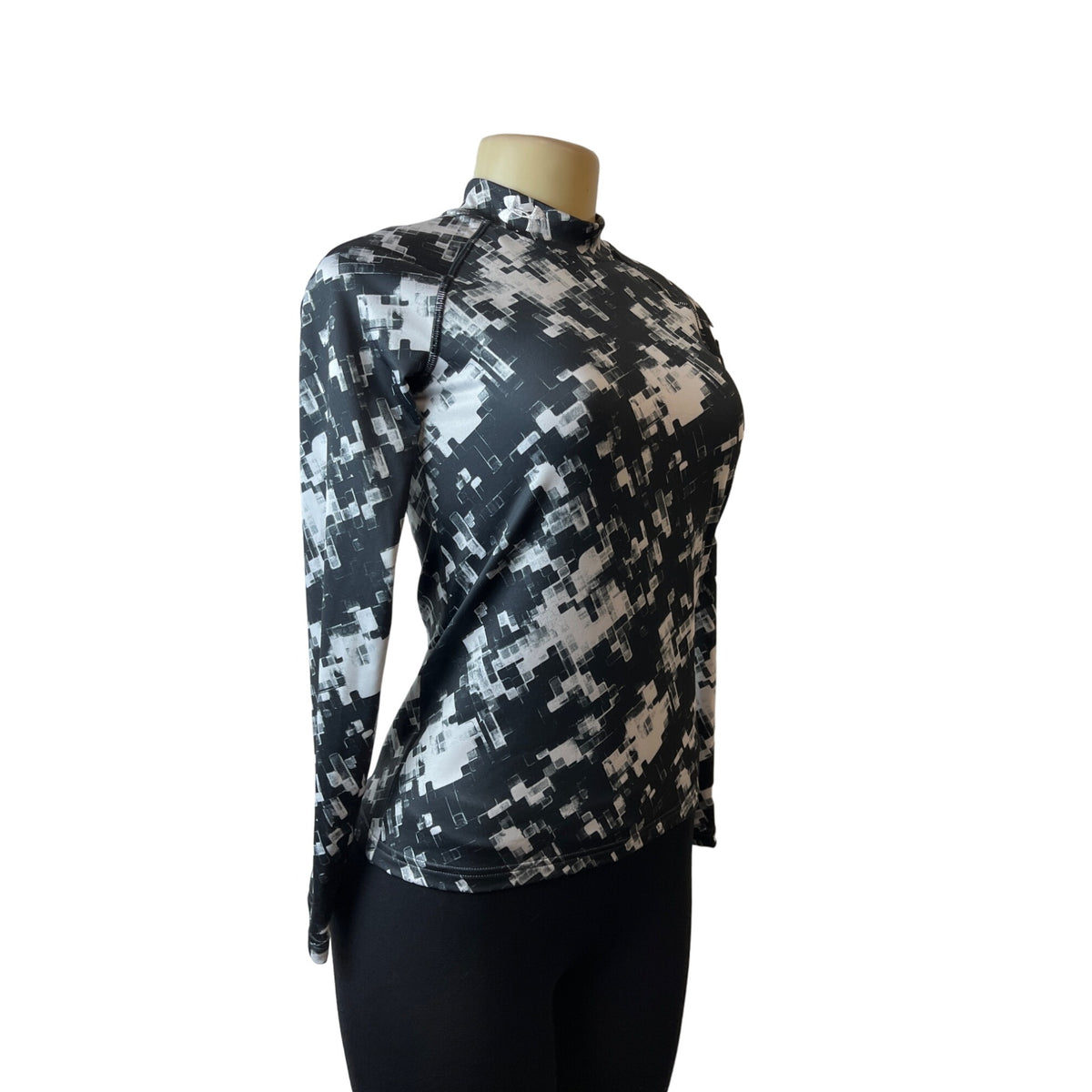 Under Armour Girl's Youth Black & White Digital Camo Design Shirt YLG Large