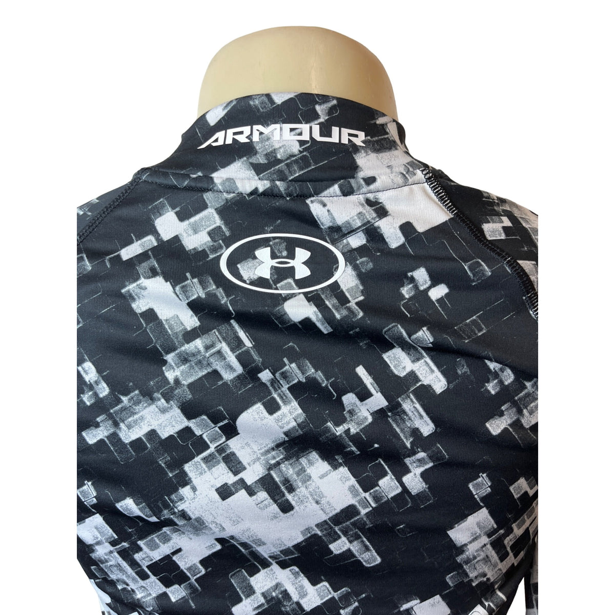 Under Armour Girl's Youth Black & White Digital Camo Design Shirt YLG Large