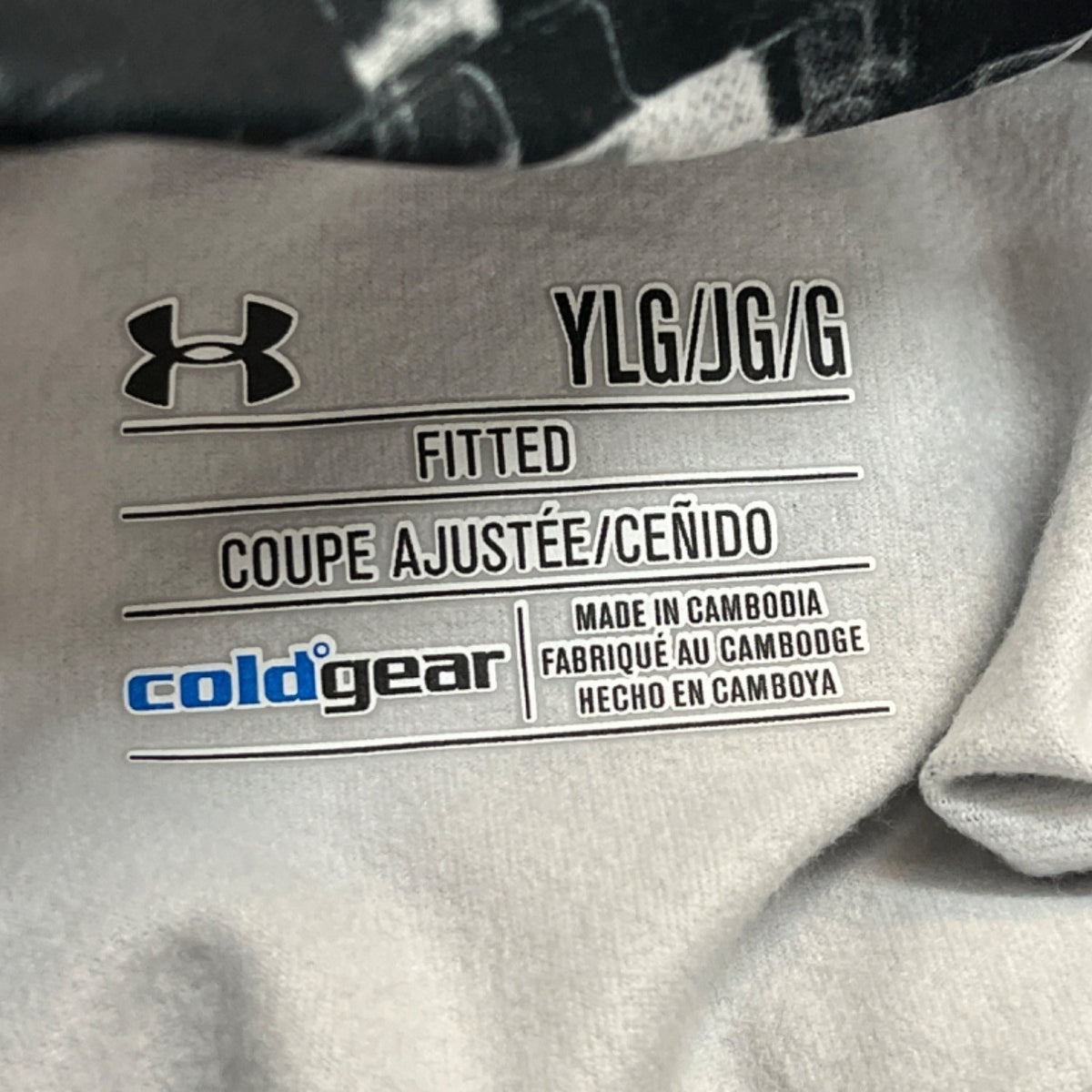 Under Armour Girl's Youth Black & White Digital Camo Design Shirt YLG Large
