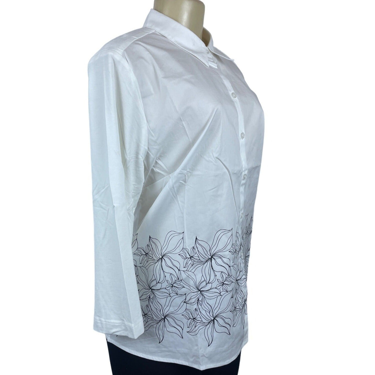 Chico’s Women's White Embroidered Buttondown Shirt Sz 2 (EUR 32) - NWT
