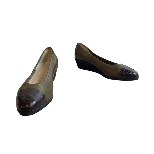 Vintage Salvatore Ferragamo Women's Olive Green Flat Shoes Sz 8B