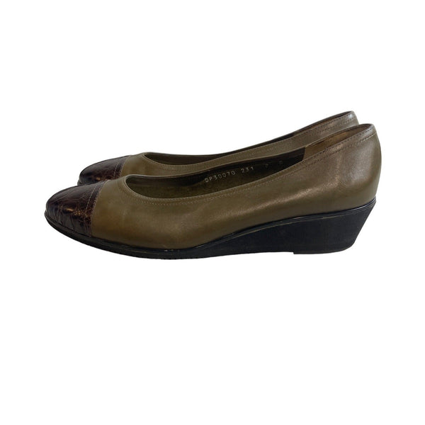Vintage Salvatore Ferragamo Women's Olive Green Flat Shoes Sz 8B