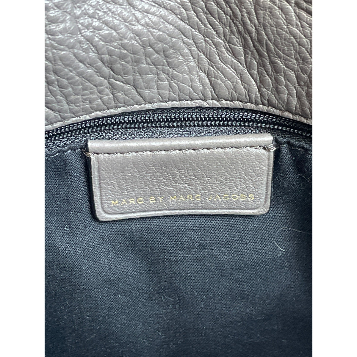 Marc Jacobs Women’s Grey Leather Classic Q Natasha Shoulder Bag Gold Details SzM