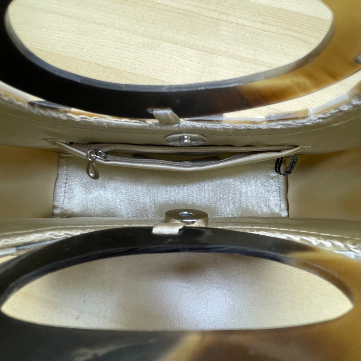 Mad Design Women’s Ivory Multicolor Shell With Tortoise Handle Elegant Clutch