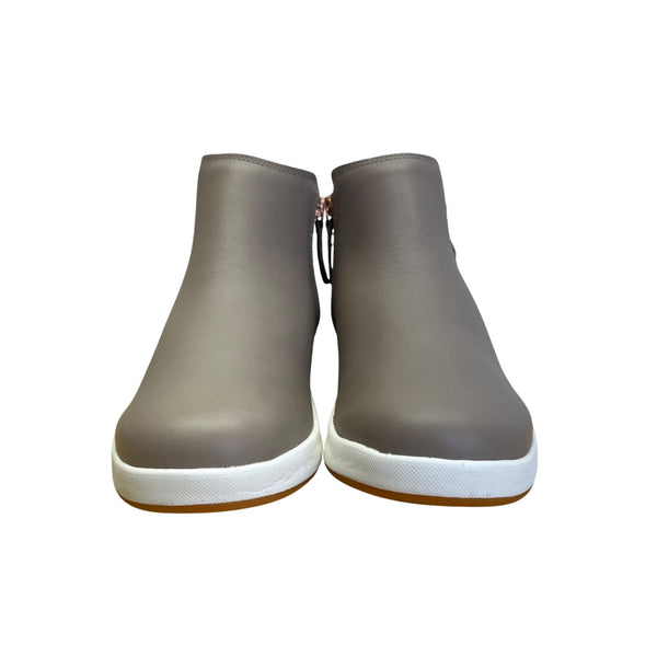 Kuru Women’s Gray & White With Side Buckle Pull-On Cloud Ankle Boots Size 9