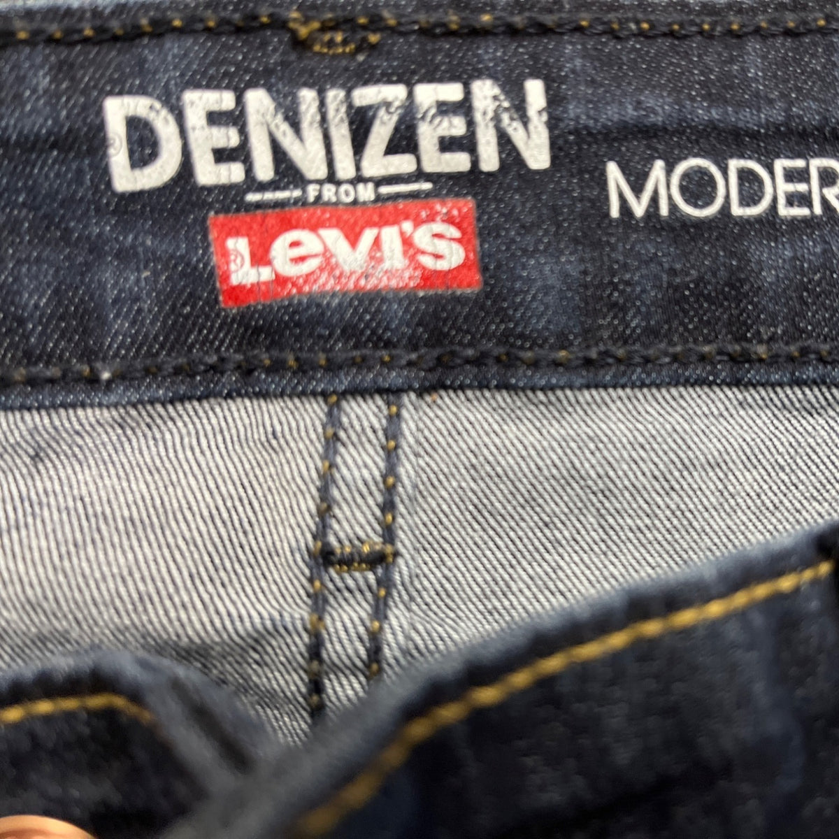 Denizen Levi’s Women's Dark Blue Denim Capri Jeans Stretch Slim Fit Sz 4