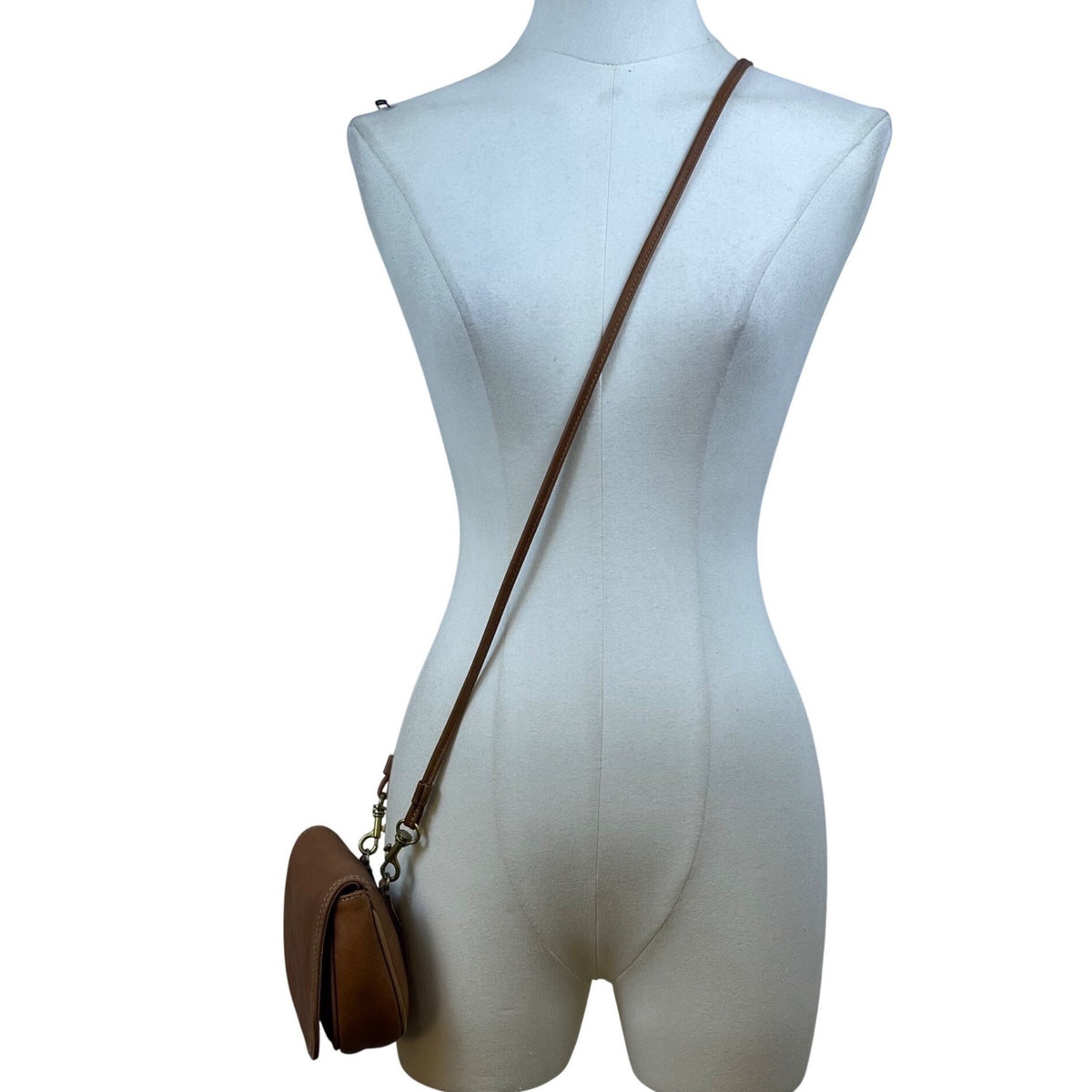 G.H. Bass & Co. Womens Brown Leather Crossbody Small Saddle Bag Adjustable Strap