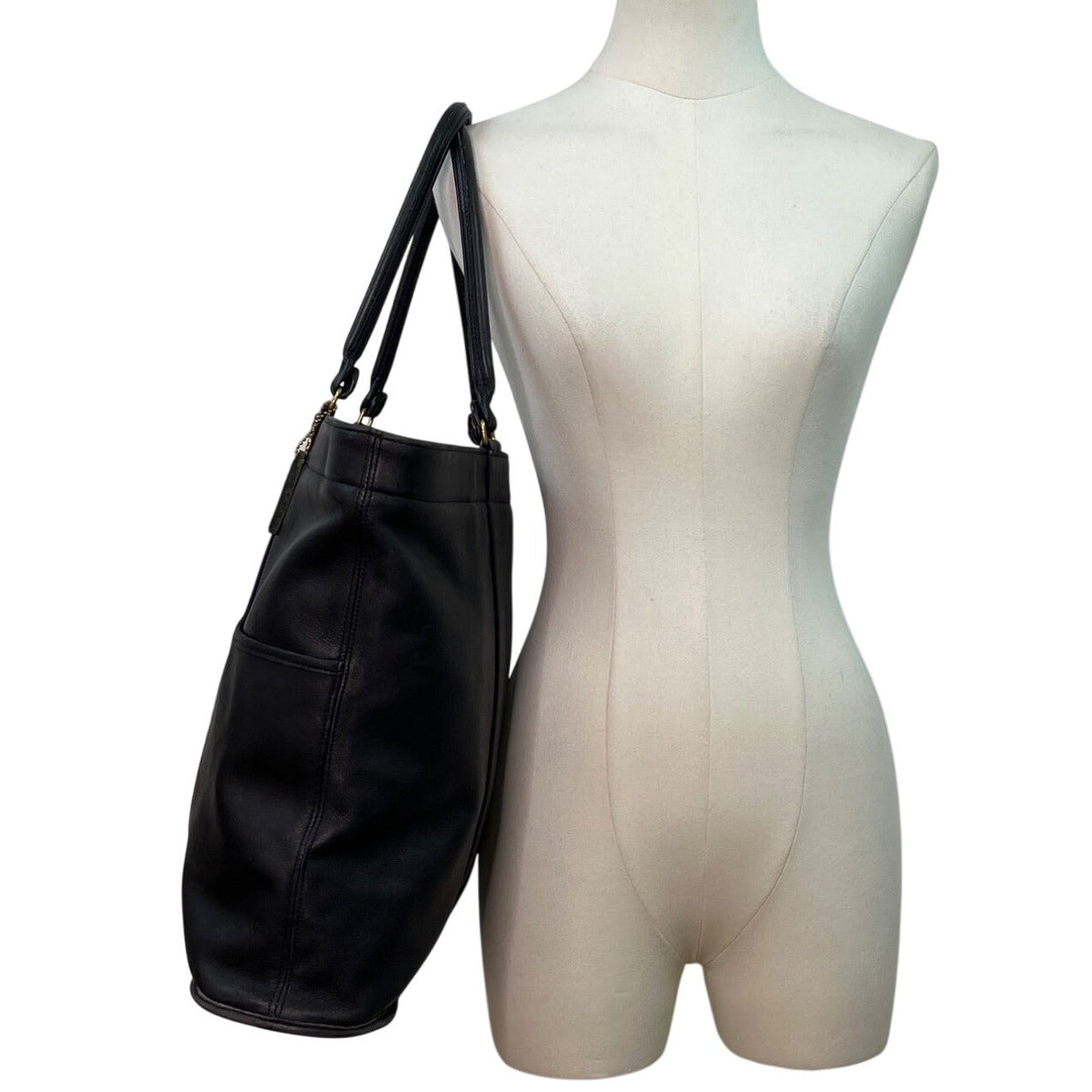 Vintage Coach Black Leather Shoulder Straps & Gold-Tone Hardware Tote Bag Sz L