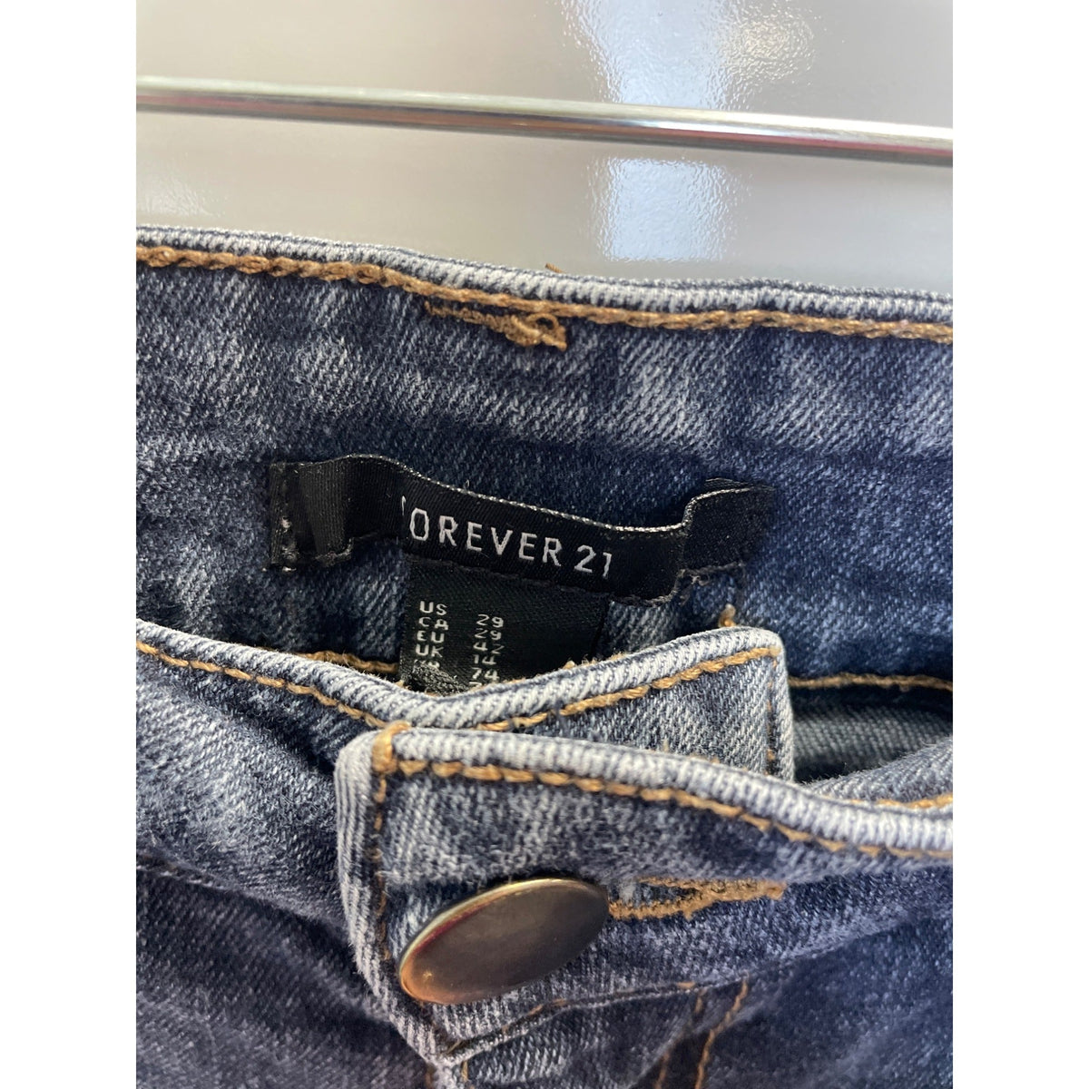 Forever 21 Womens Distressed Denim Shorts Red Bandana Accent Pockets Comfortable Size 29