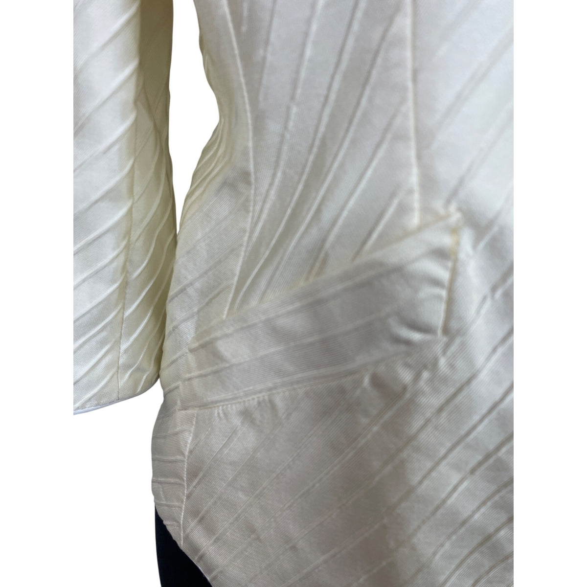 Armani Women’s Ivory Diagonal Stripe Satin-Like Blazer Sz 8