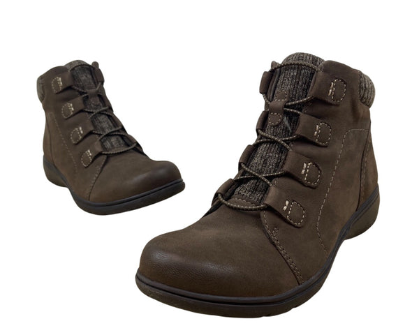Clarks Womens Brown Nubuck Knit Cuff & Side Zip Closure Ankle Boots Sz 8.5W