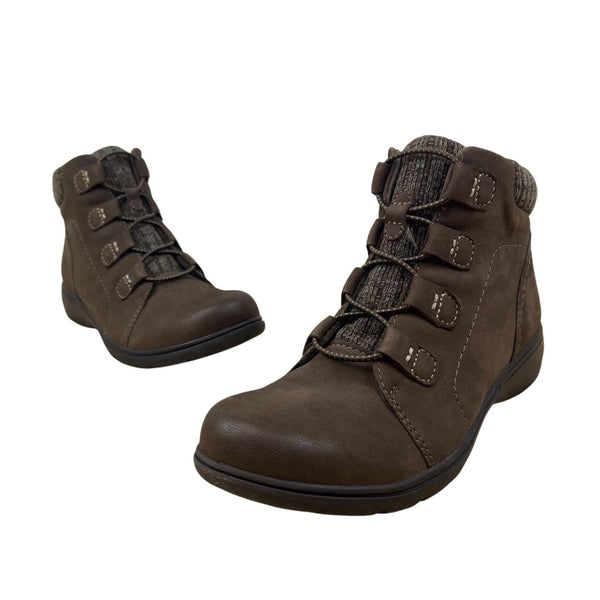 Clarks Womens Brown Nubuck Knit Cuff & Side Zip Closure Ankle Boots Sz 8.5W