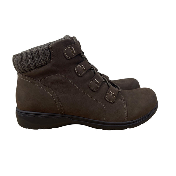 Clarks Womens Brown Nubuck Knit Cuff & Side Zip Closure Ankle Boots Sz 8.5W