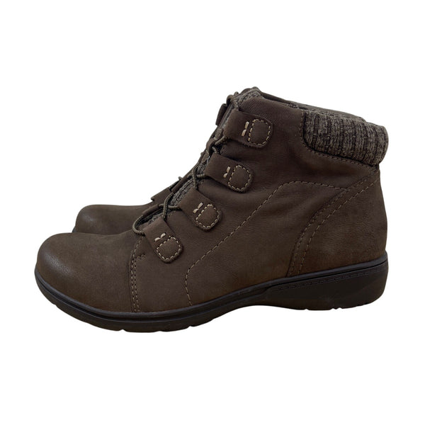 Clarks Womens Brown Nubuck Knit Cuff & Side Zip Closure Ankle Boots Sz 8.5W