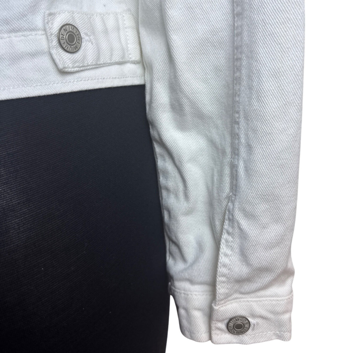 Love Tree Women's White Distressed Denim Jacket With Button Front & Pockets Size S