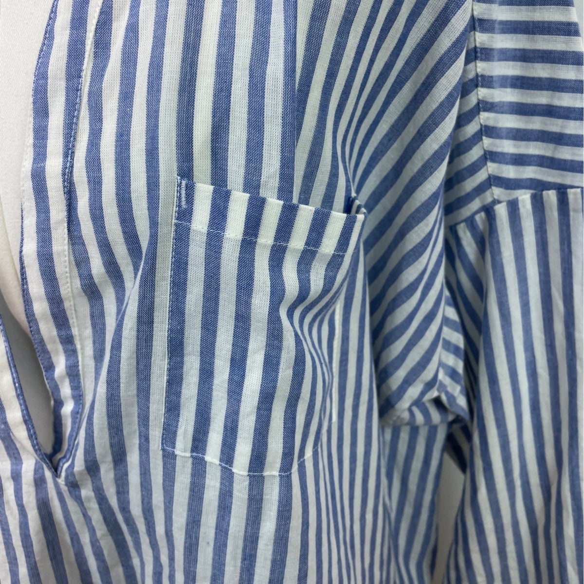 O'Neill Women’s Blue & White Striped Cover-Up  Long-Sleeve V-Neck Size L - New
