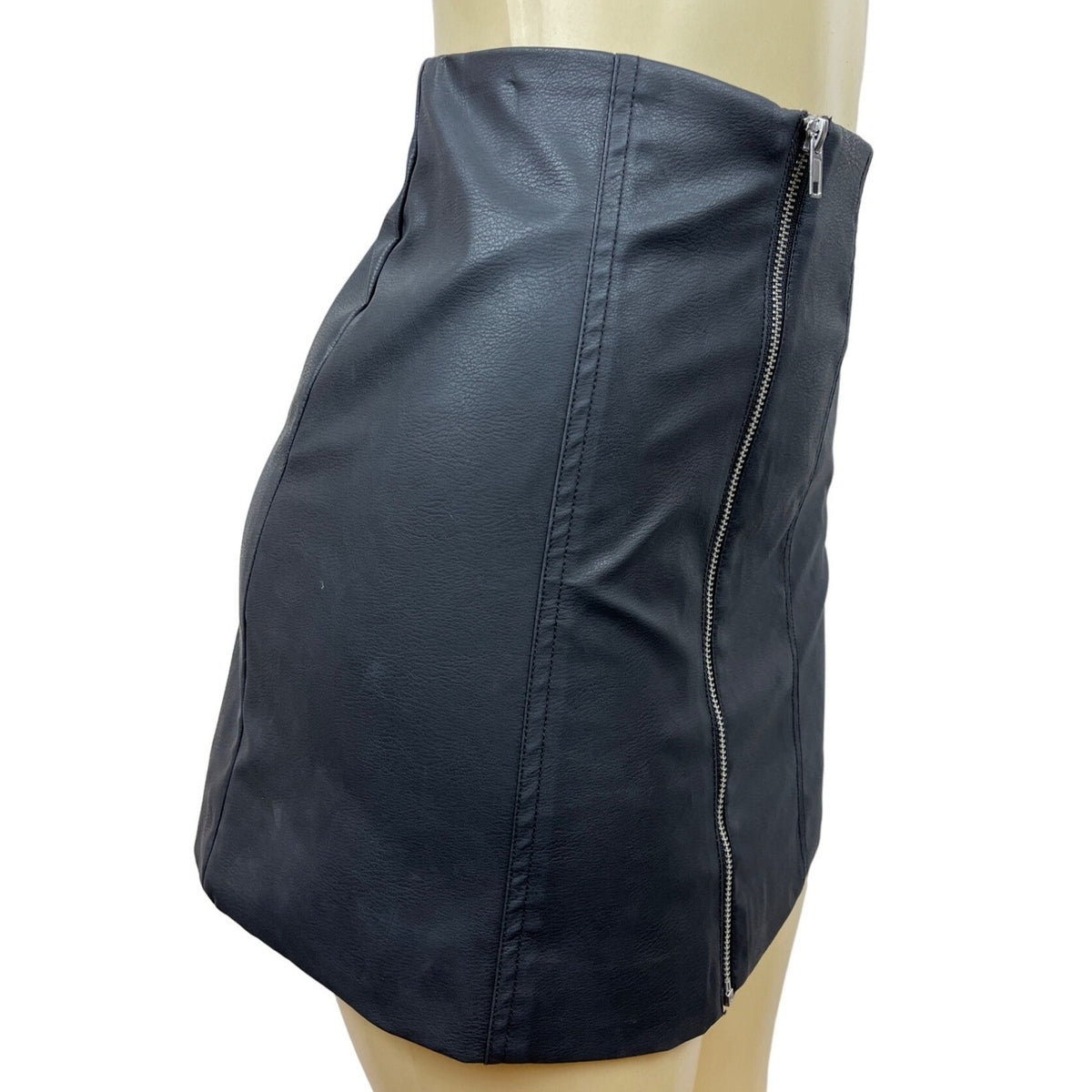 DIVIDED Women 's Black Faux Leather Zip Up Mini Skirt Size 2