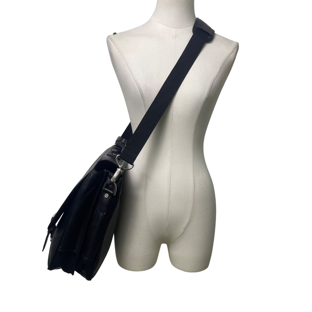 Kenneth Cole Reaction Men’s Black Manhattan Leather Laptop Briefcase