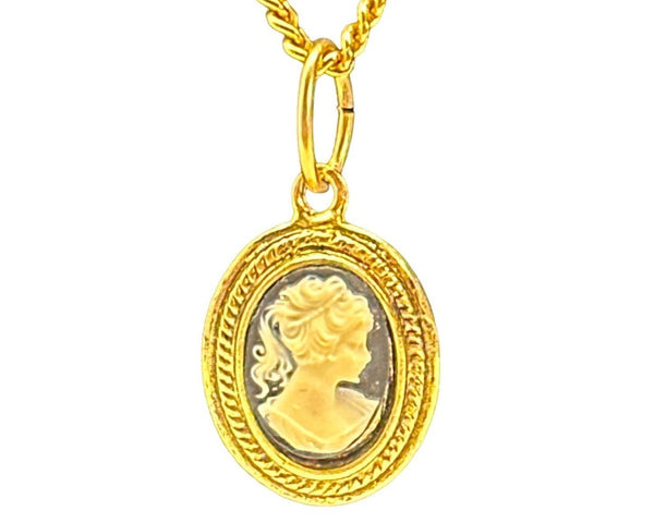 Vintage Women's Gold Tone Victorian Cameo Pendant Chain Necklace - 24in
