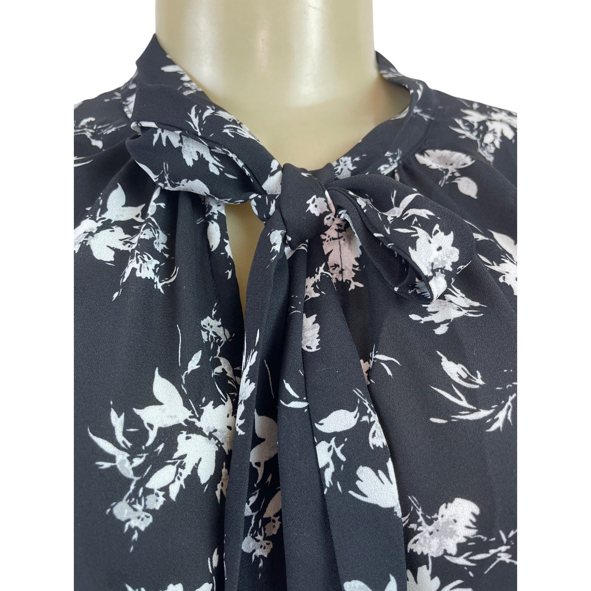 Torrid Women’s Cold Shoulder Floral Print Blouse With Tie Neck Tie Size 1 - New