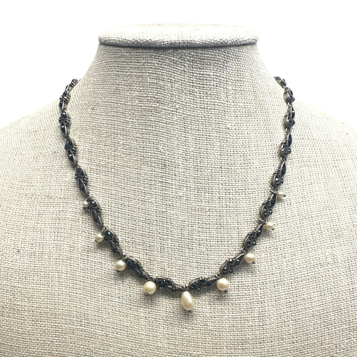Vtg Victorian Silver Tone Necklace with Faux Pearls and Black Rhinestones 16in
