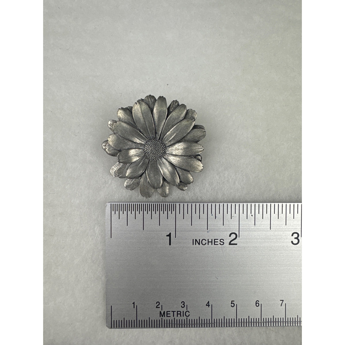 Seagull Pewter Floral Daisy Pin Brooch 2006 Women Silver Tone Metal