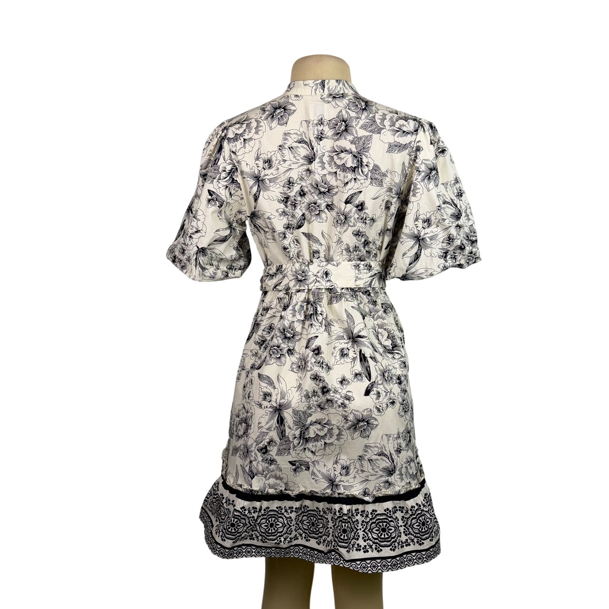 Joie Black & White Floral Dress Polyester/Button-Down/Tie Belt/Has Pockets Sz 4