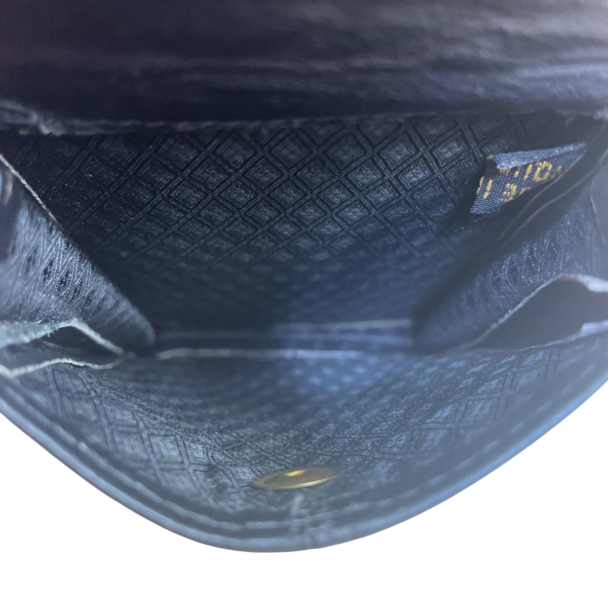 ILI Womens Black Leather Crossbody ID Holder Compact Bag