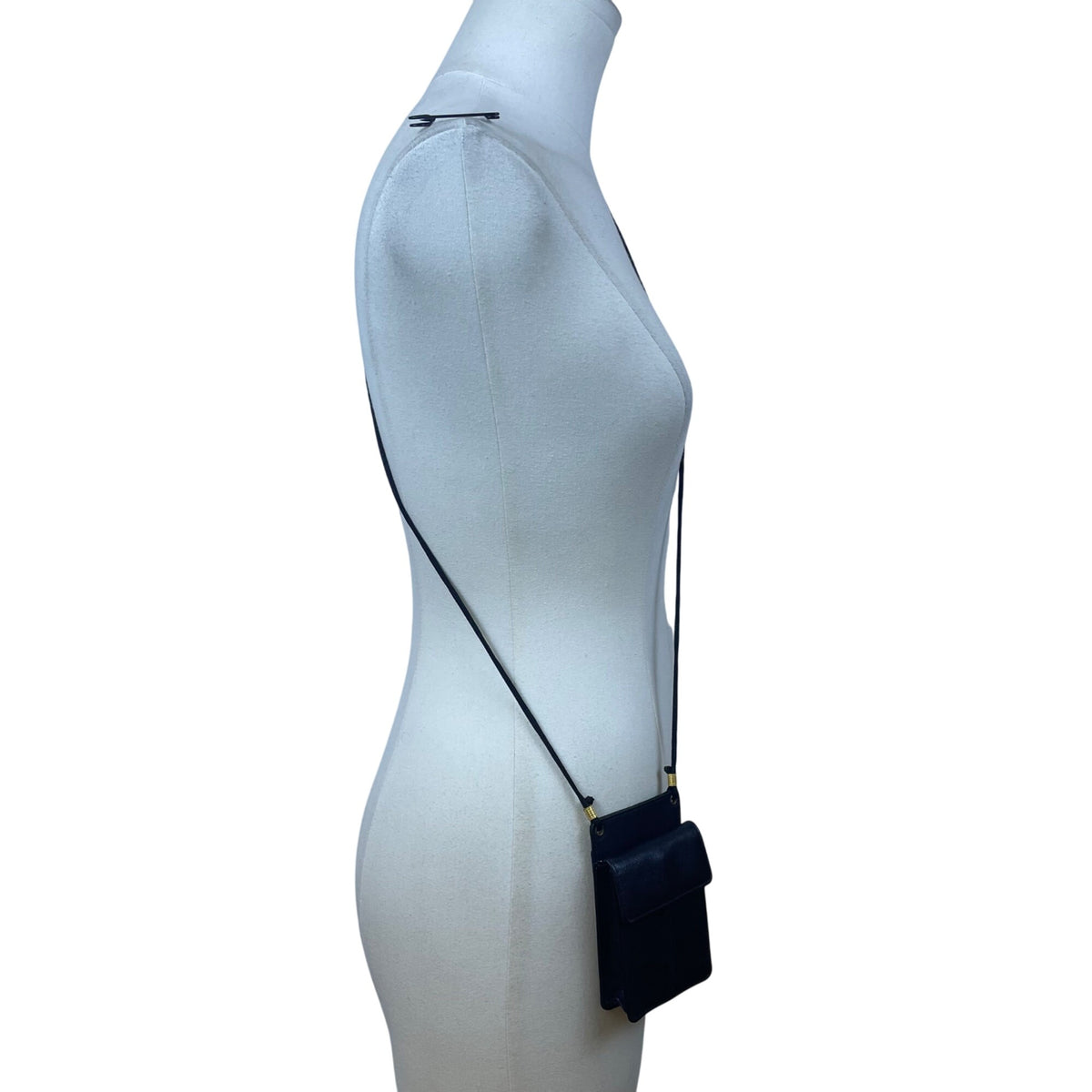 ILI Womens Black Leather Crossbody ID Holder Compact Bag