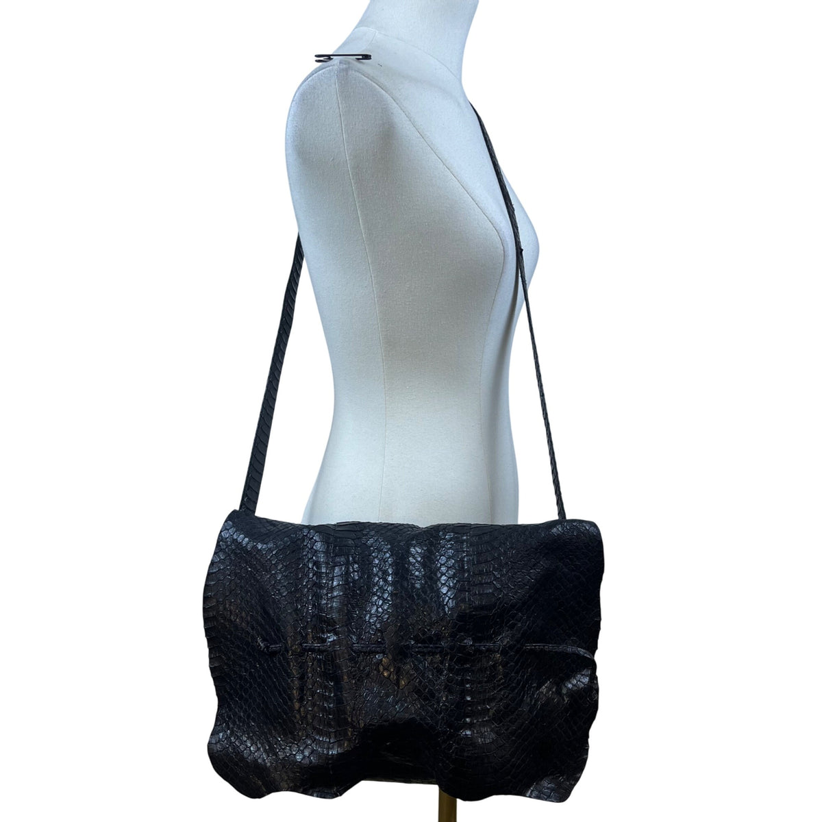 Vintage Womens Black Faux Snake Skin Suede Interior Crossbody Shoulder Bag