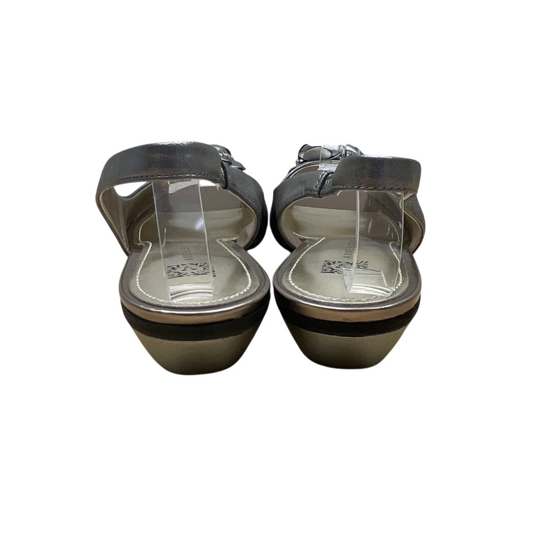 Anne Klein Ludwik Metallic Rhinestone Floral Design Slingback Sandals Sz 9.5M