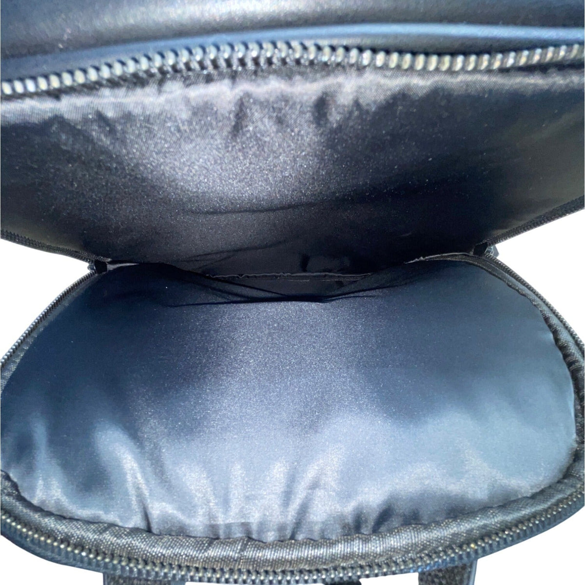 Qualtrics Black Waterproof Front Pocket & Adjustable Straps Travel Backpack Sz L