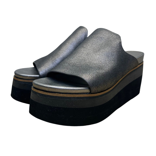 Naked Feet Women’s Metallic Black Leather Upper Flow Platform Sandals Size 8M