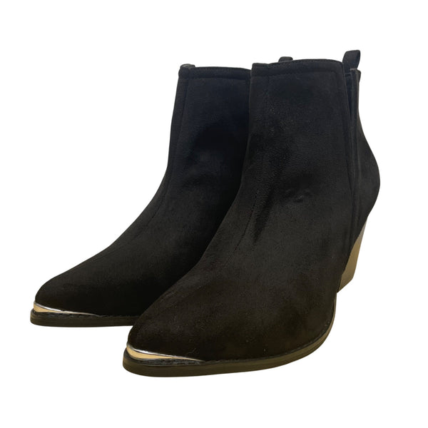 Journee Collection Women’s Black Faux Suede Wide Width Ankle Booties Size 12