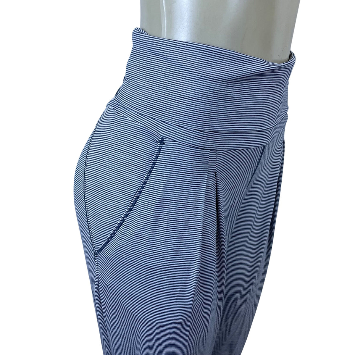 Zella Women’s Grey Striped Stretch Cropped Pants With High Waist Sz M - New