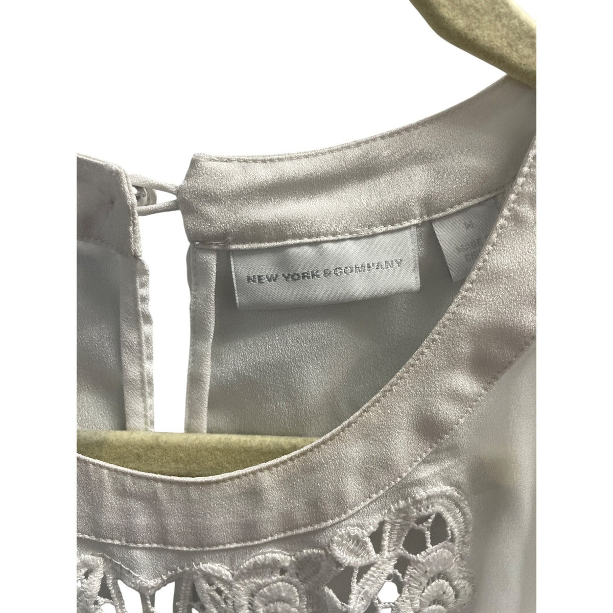 New York & Company Womens Ivory Embroidered Halter Satin Top Size M